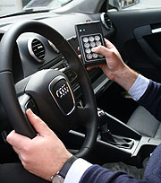 innen gibt man seine Daten ein (©Foto: Marikka-Laila Maisel)